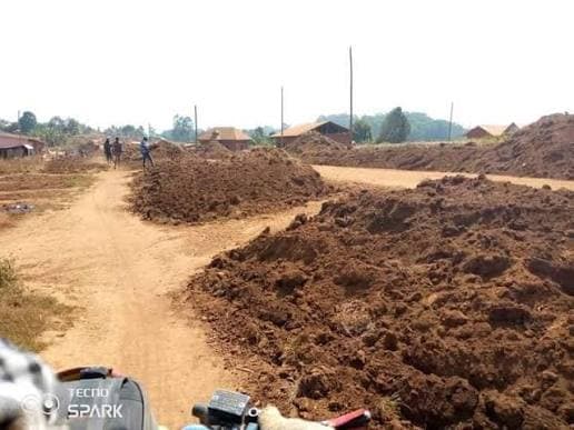 Une visite de terrain productive à Dibamba pour évaluer les parcelles, examiner l’emplacement et préparer les prochaines opportunités de développement.